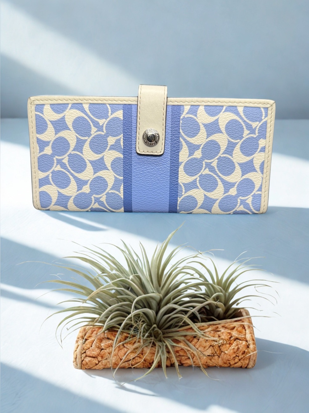 💙COACH💙Vintage Cornflour Blue & White Signature Stripe Wallet/Like New